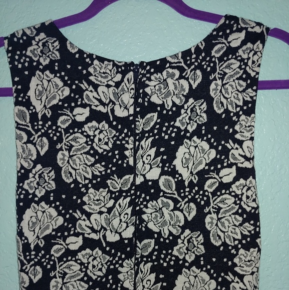 Dress - Picture 4 of 5